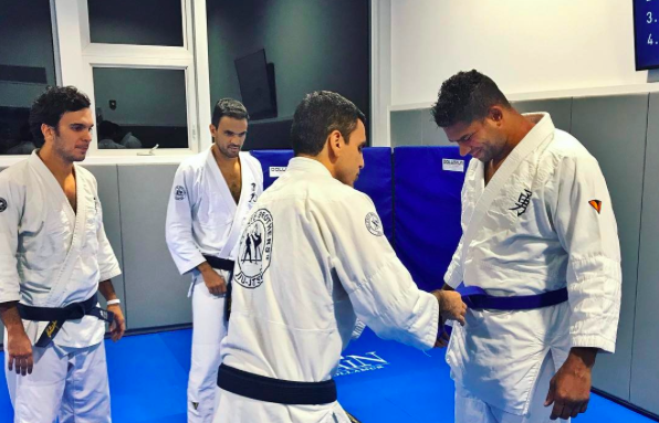  Alistair Overeem being promoted to Blue Belt by brothers Pedro, Gui, and Joaquim Valente 